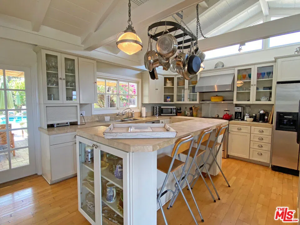 3844 BUENA PARK DRIVE Studio City, CA 91604