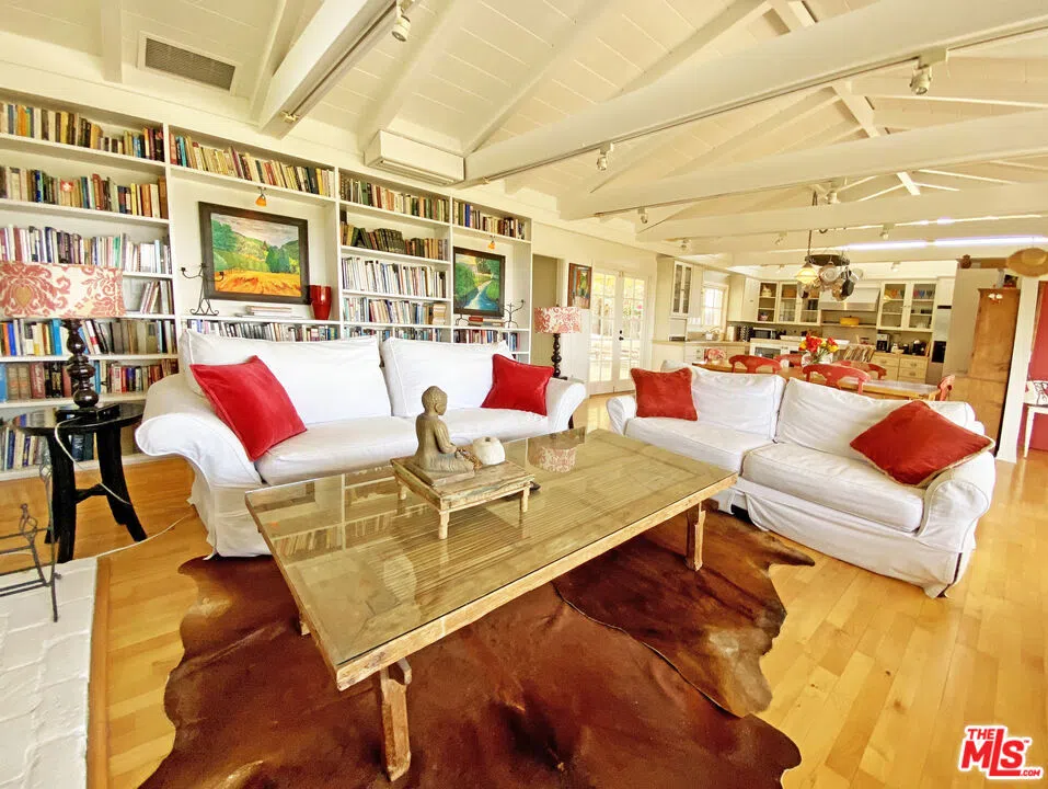 3844 BUENA PARK DRIVE Studio City, CA 91604