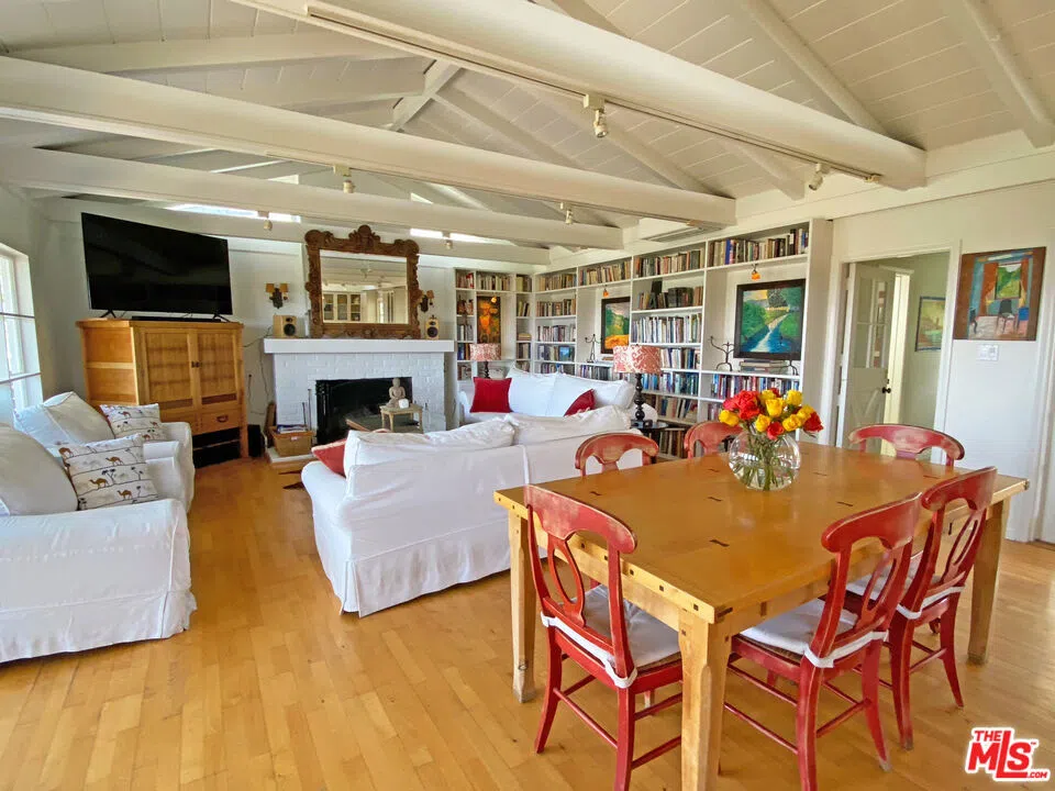 3844 BUENA PARK DRIVE Studio City, CA 91604