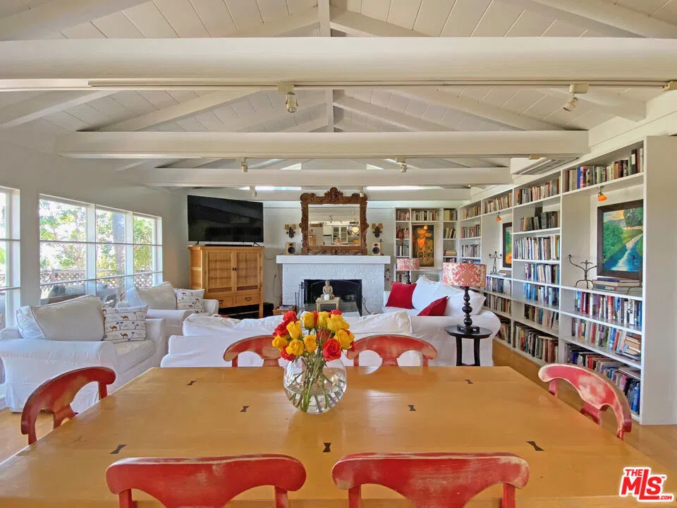 3844 BUENA PARK DRIVE Studio City, CA 91604