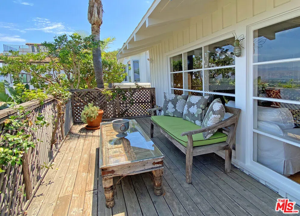 3844 BUENA PARK DRIVE Studio City, CA 91604