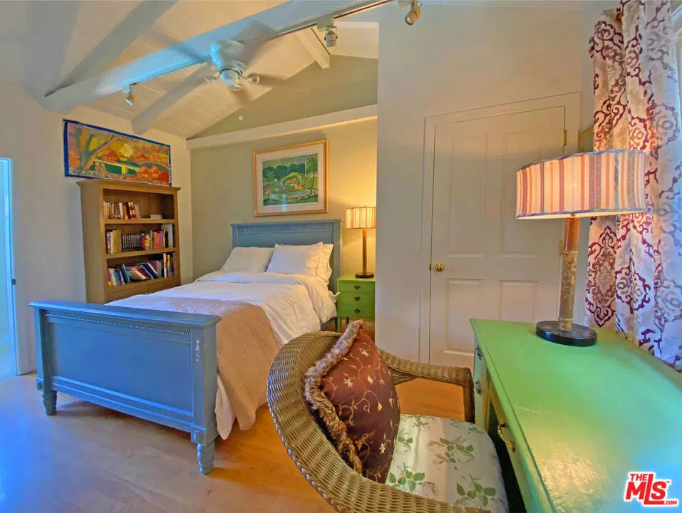 3844 BUENA PARK DRIVE Studio City, CA 91604
