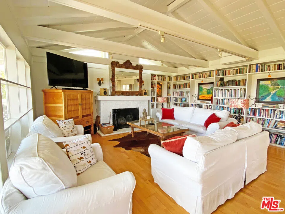 3844 BUENA PARK DRIVE Studio City, CA 91604