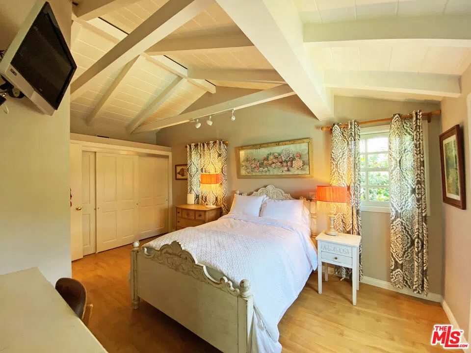 3844 BUENA PARK DRIVE Studio City, CA 91604