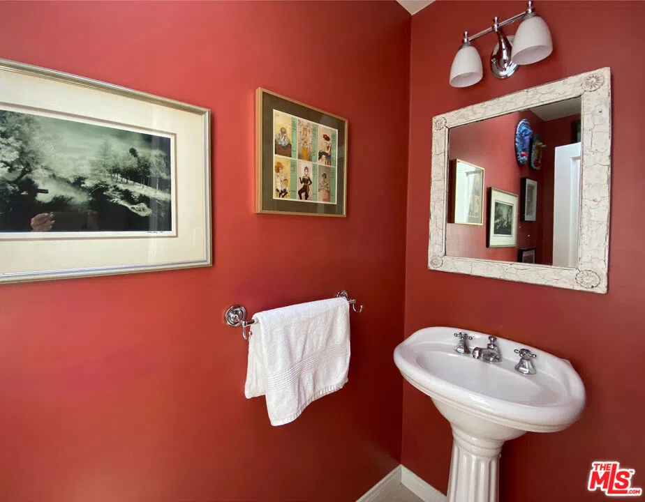 3844 BUENA PARK DRIVE Studio City, CA 91604