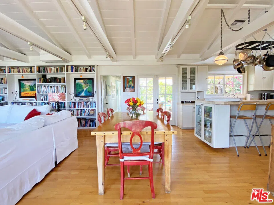 3844 BUENA PARK DRIVE Studio City, CA 91604
