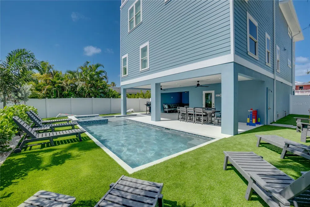 2102 AVENUE B Bradenton Beach, FL 34217