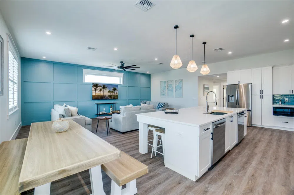 2102 AVENUE B Bradenton Beach, FL 34217
