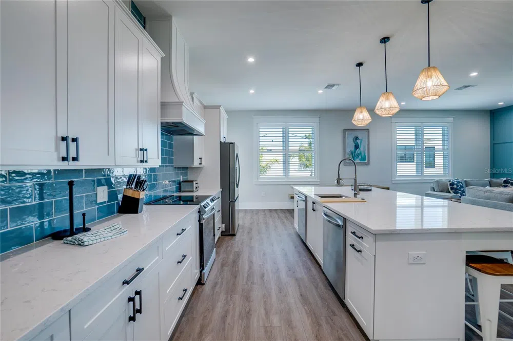 2102 AVENUE B Bradenton Beach, FL 34217