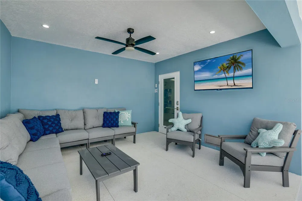 2102 AVENUE B Bradenton Beach, FL 34217