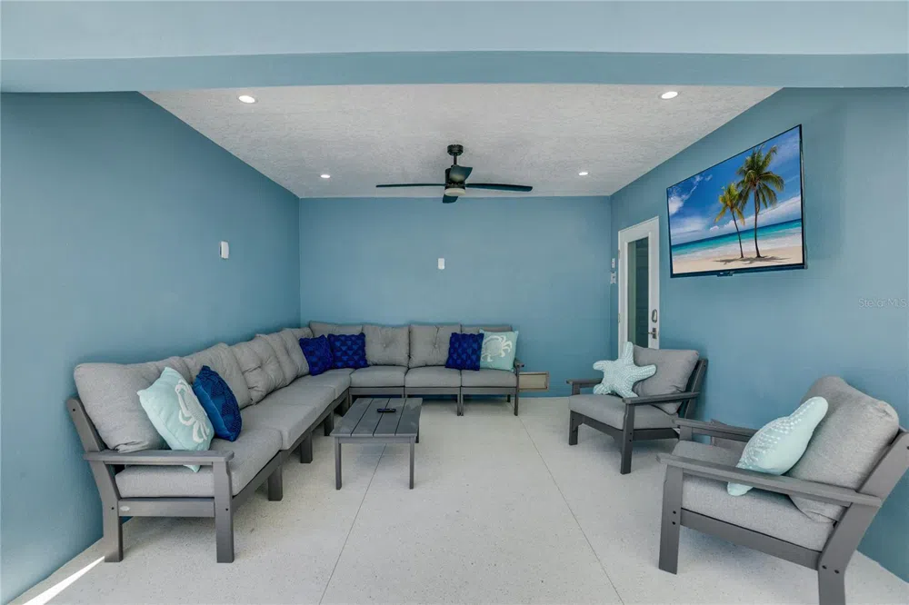 2102 AVENUE B Bradenton Beach, FL 34217