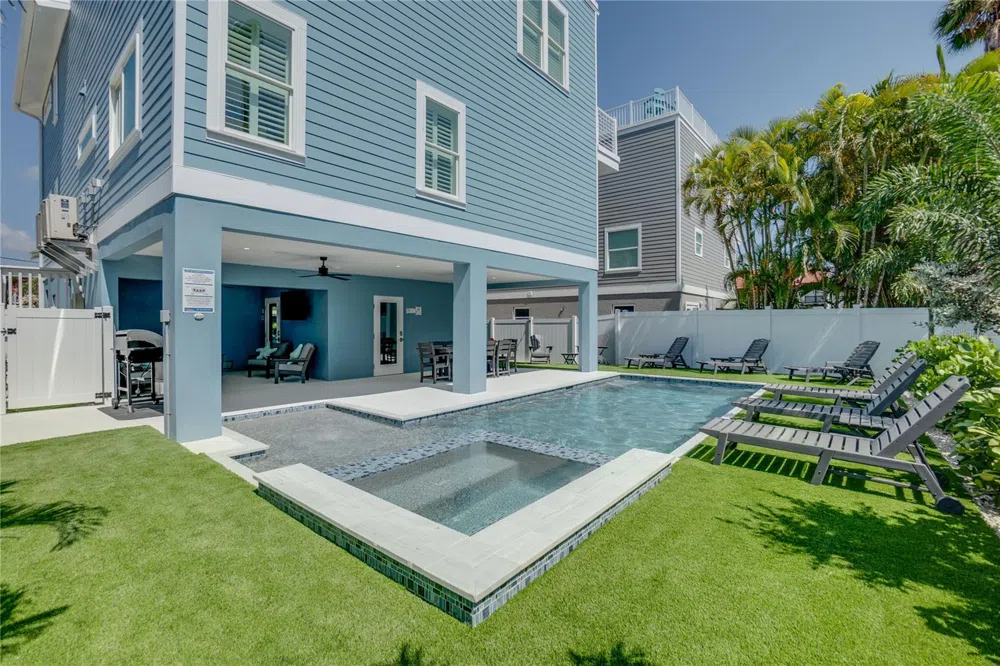 2102 AVENUE B Bradenton Beach, FL 34217