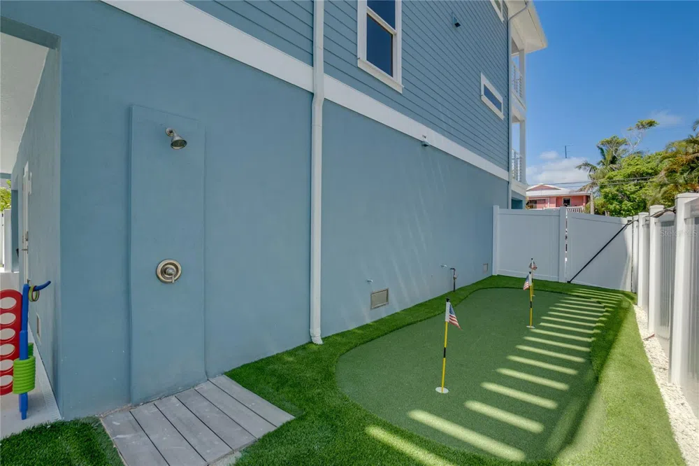 2102 AVENUE B Bradenton Beach, FL 34217