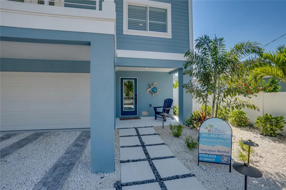 2102 AVENUE B Bradenton Beach, FL 34217