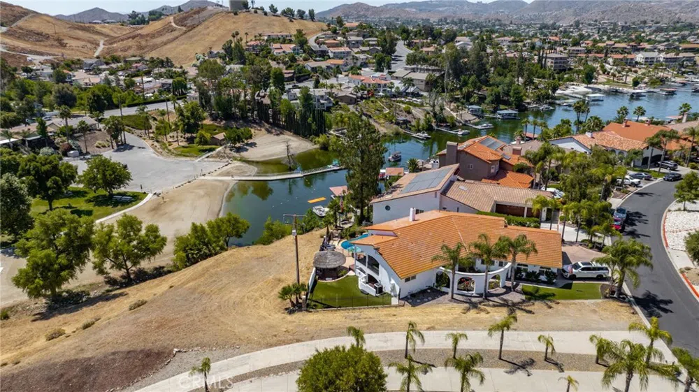 22036 San Joaquin Drive W Canyon Lake, CA 92587