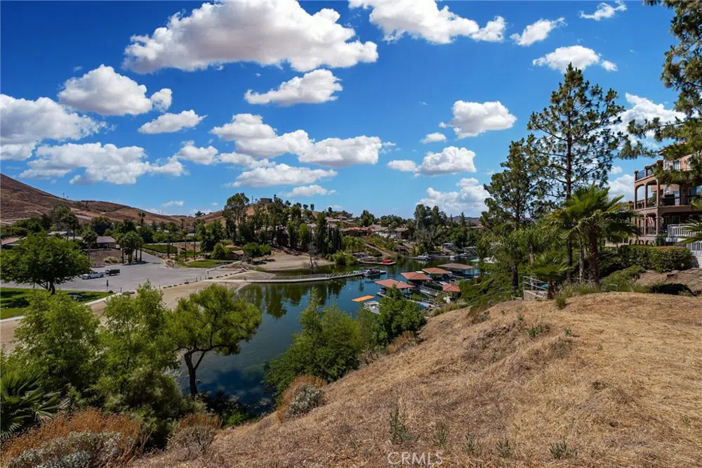 22036 San Joaquin Drive W Canyon Lake, CA 92587