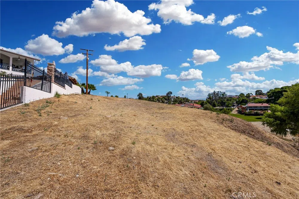 22036 San Joaquin Drive W Canyon Lake, CA 92587