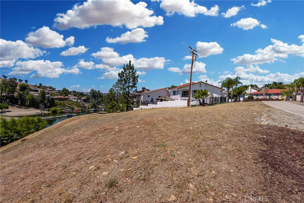 22036 San Joaquin Drive W Canyon Lake, CA 92587