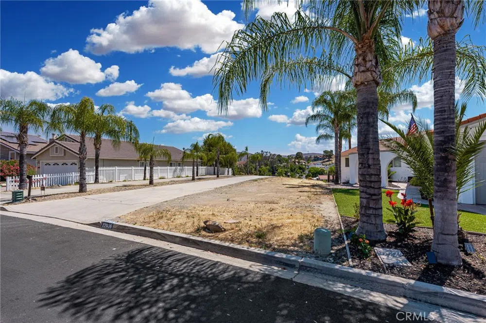 22036 San Joaquin Drive W Canyon Lake, CA 92587