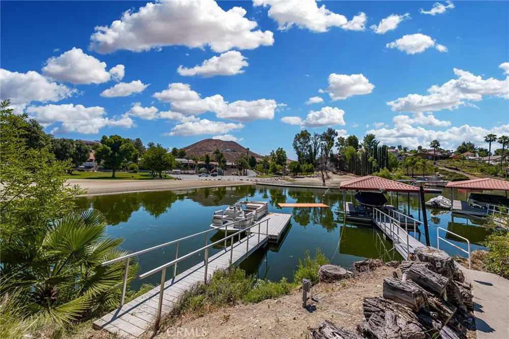 22036 San Joaquin Drive W Canyon Lake, CA 92587