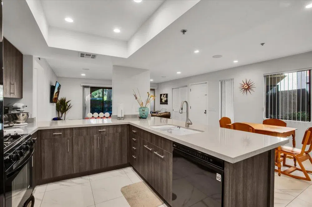 200 E Racquet Club Road #31 Palm Springs, CA 92262