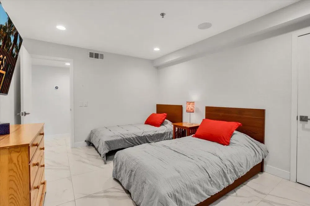 200 E Racquet Club Road #31 Palm Springs, CA 92262