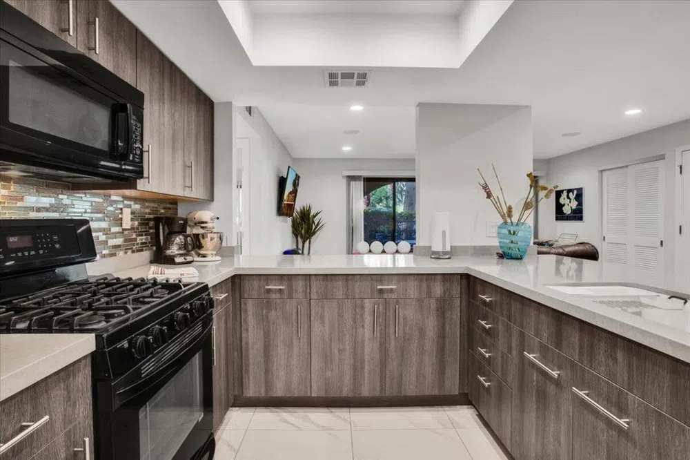 200 E Racquet Club Road #31 Palm Springs, CA 92262