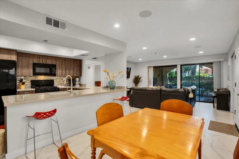 200 E Racquet Club Road #31 Palm Springs, CA 92262