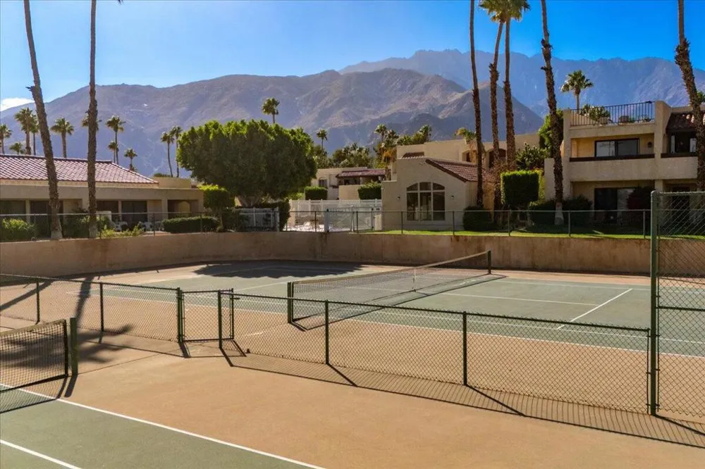 200 E Racquet Club Road #31 Palm Springs, CA 92262