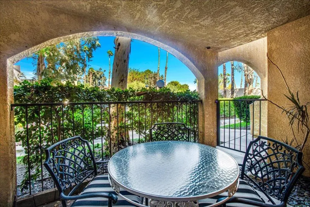 200 E Racquet Club Road #31 Palm Springs, CA 92262