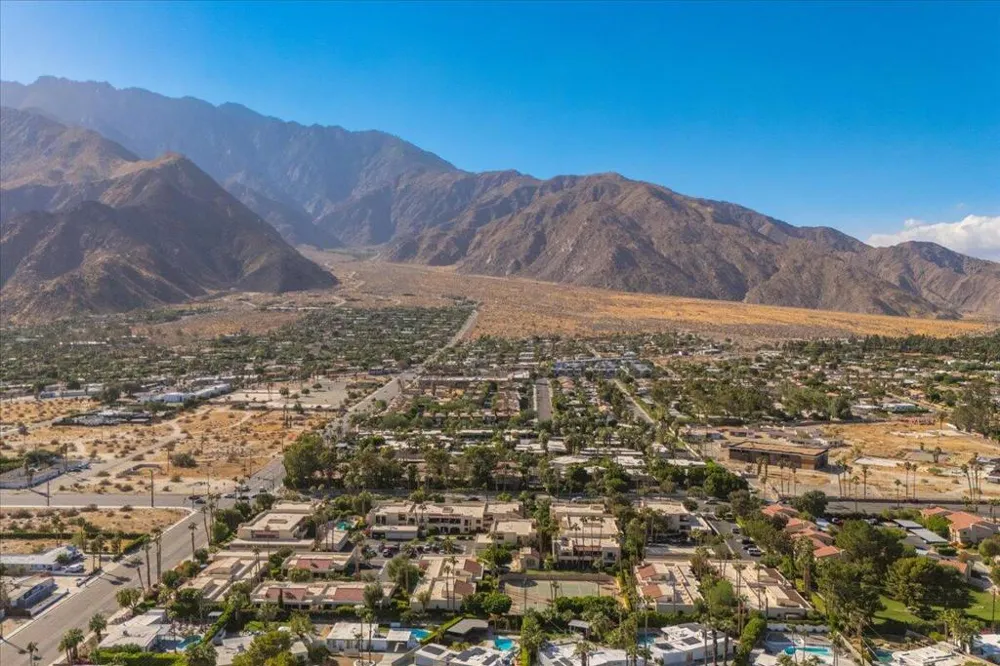 200 E Racquet Club Road #31 Palm Springs, CA 92262