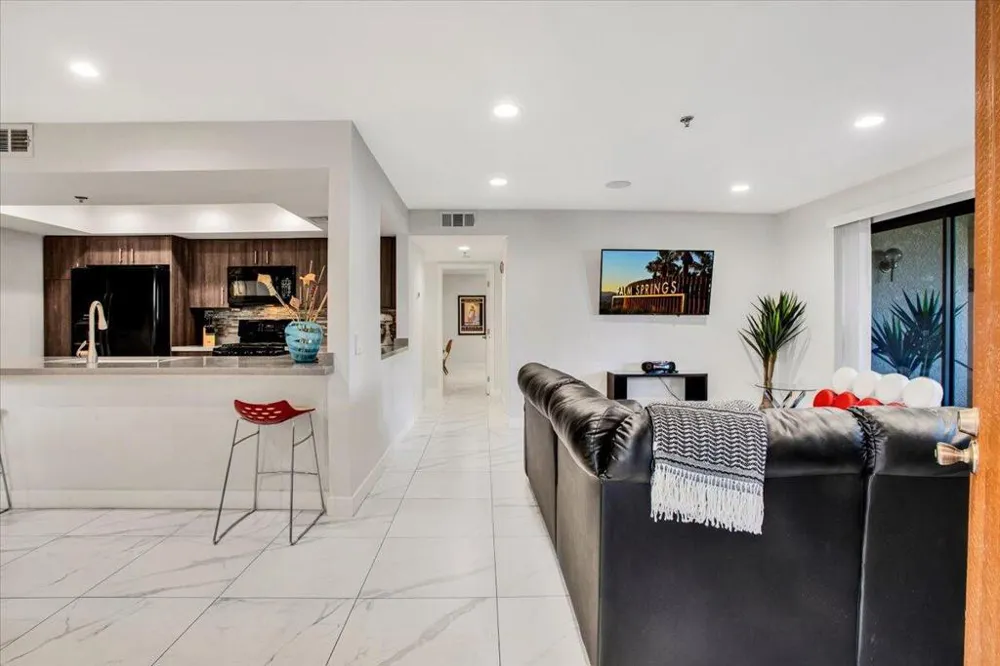200 E Racquet Club Road #31 Palm Springs, CA 92262