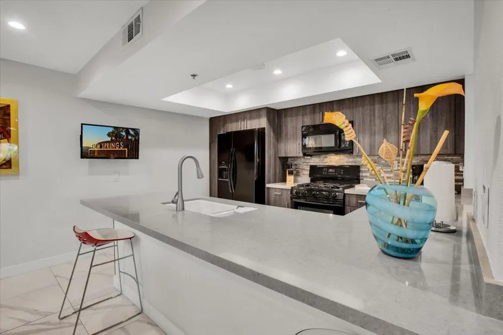 200 E Racquet Club Road #31 Palm Springs, CA 92262