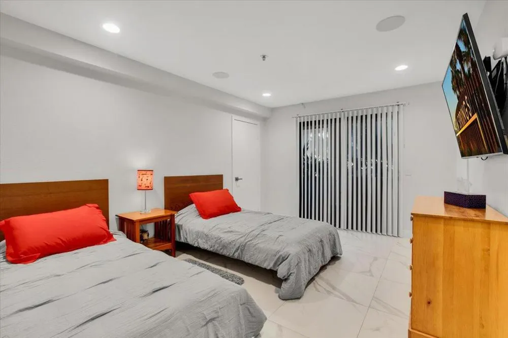 200 E Racquet Club Road #31 Palm Springs, CA 92262