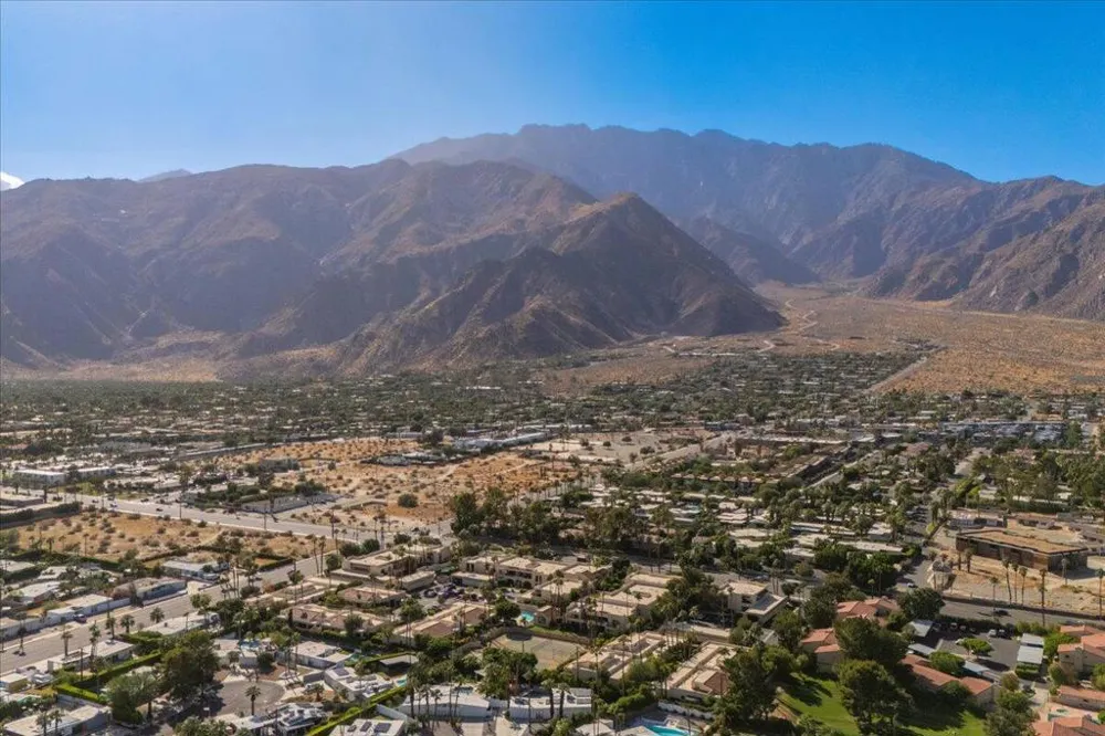 200 E Racquet Club Road #31 Palm Springs, CA 92262