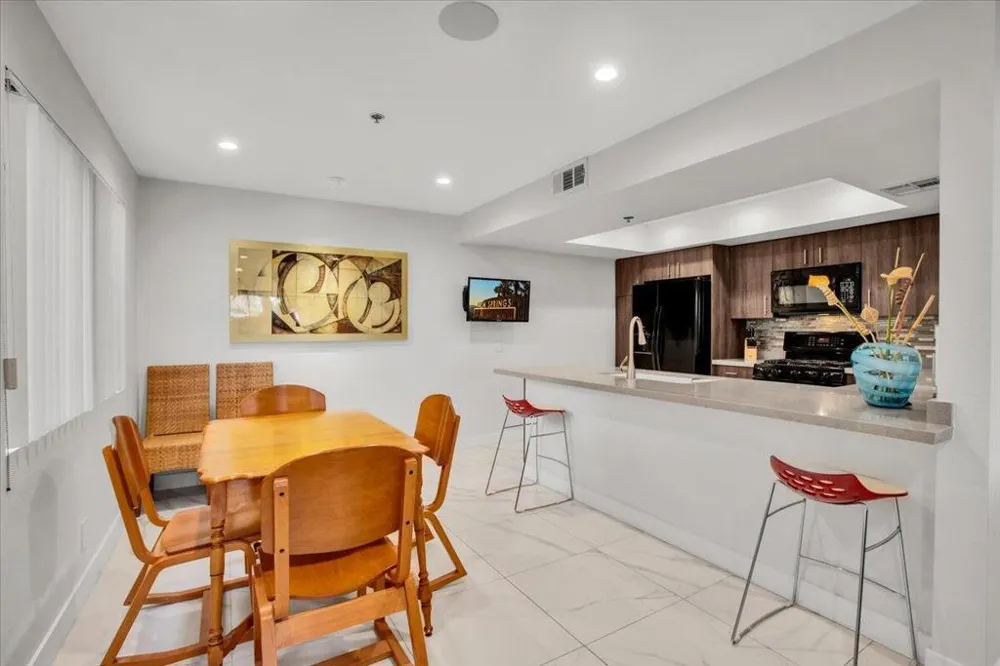 200 E Racquet Club Road #31 Palm Springs, CA 92262