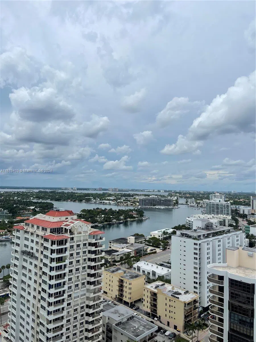6365 Collins Ave #2610 Miami Beach, FL 33141