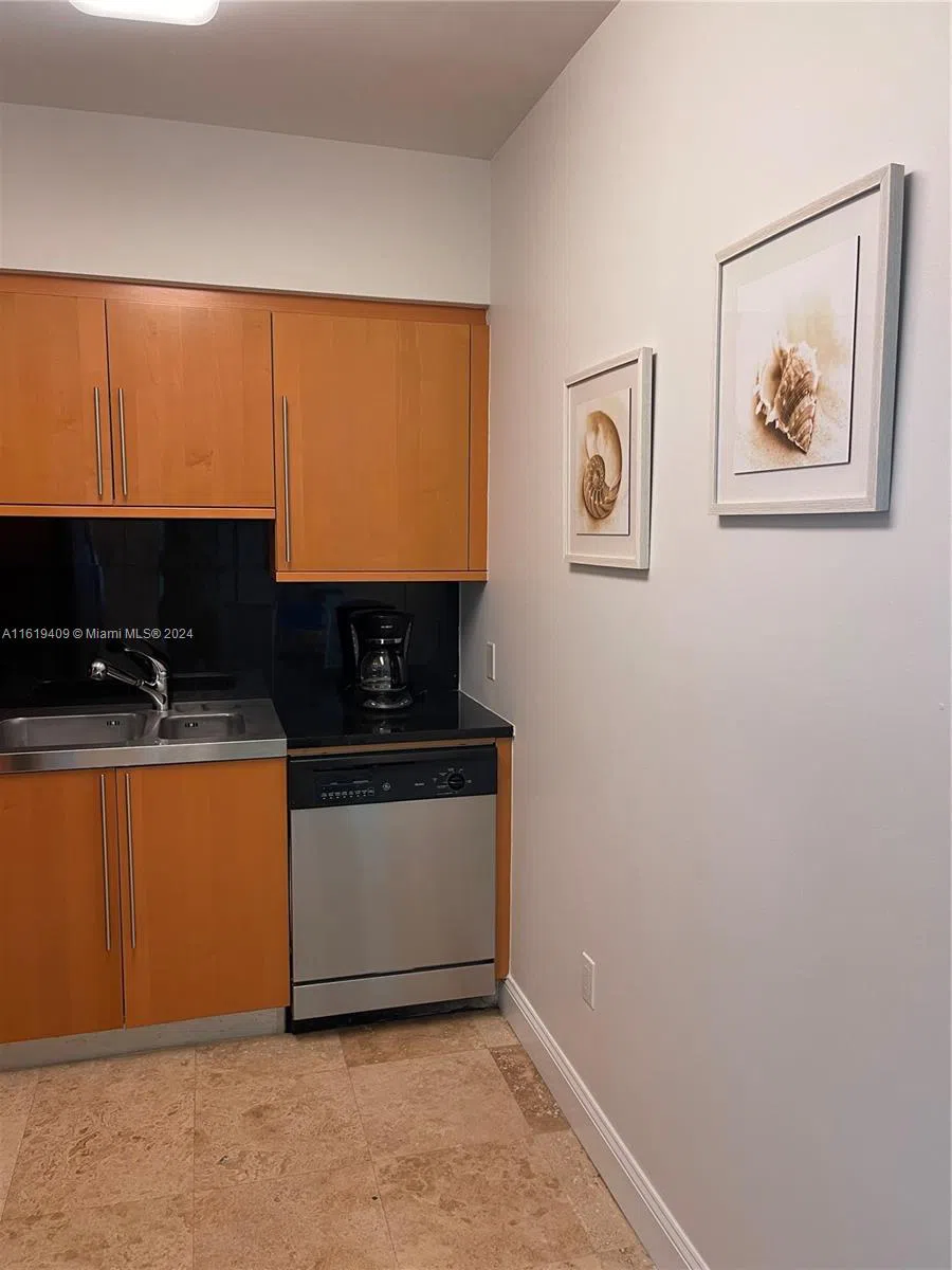 6365 Collins Ave #2610 Miami Beach, FL 33141