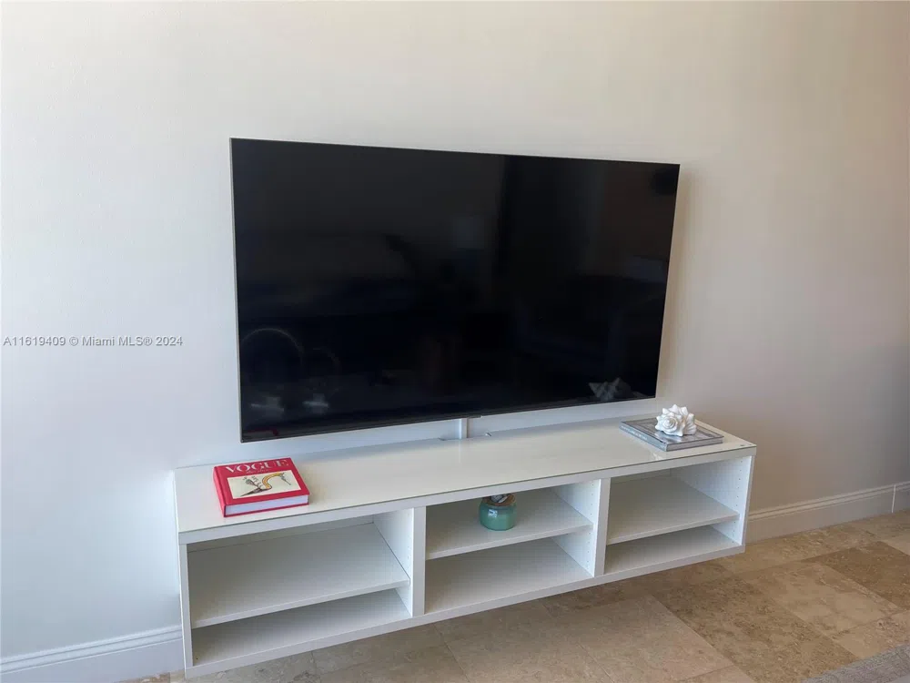 6365 Collins Ave #2610 Miami Beach, FL 33141