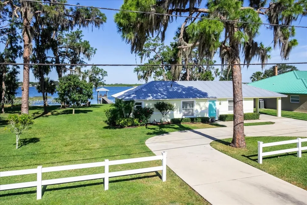 924 Lake Dr E Lake Placid, FL 33852