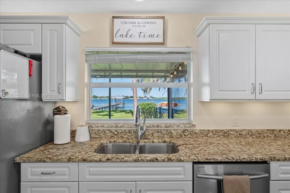 924 Lake Dr E Lake Placid, FL 33852