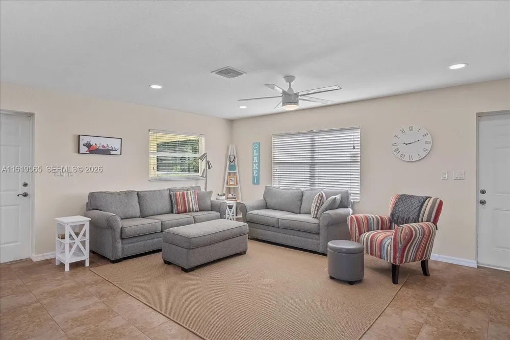 924 Lake Dr E Lake Placid, FL 33852