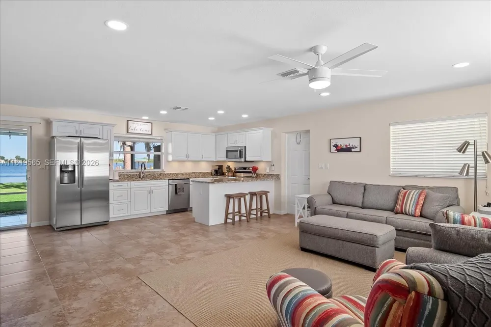 924 Lake Dr E Lake Placid, FL 33852