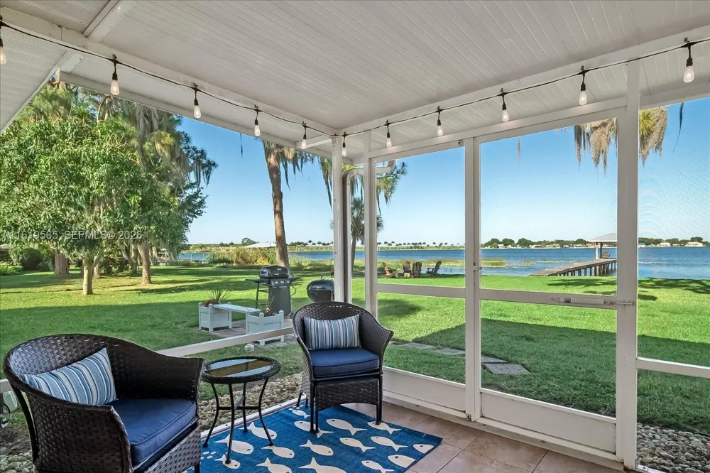 924 Lake Dr E Lake Placid, FL 33852