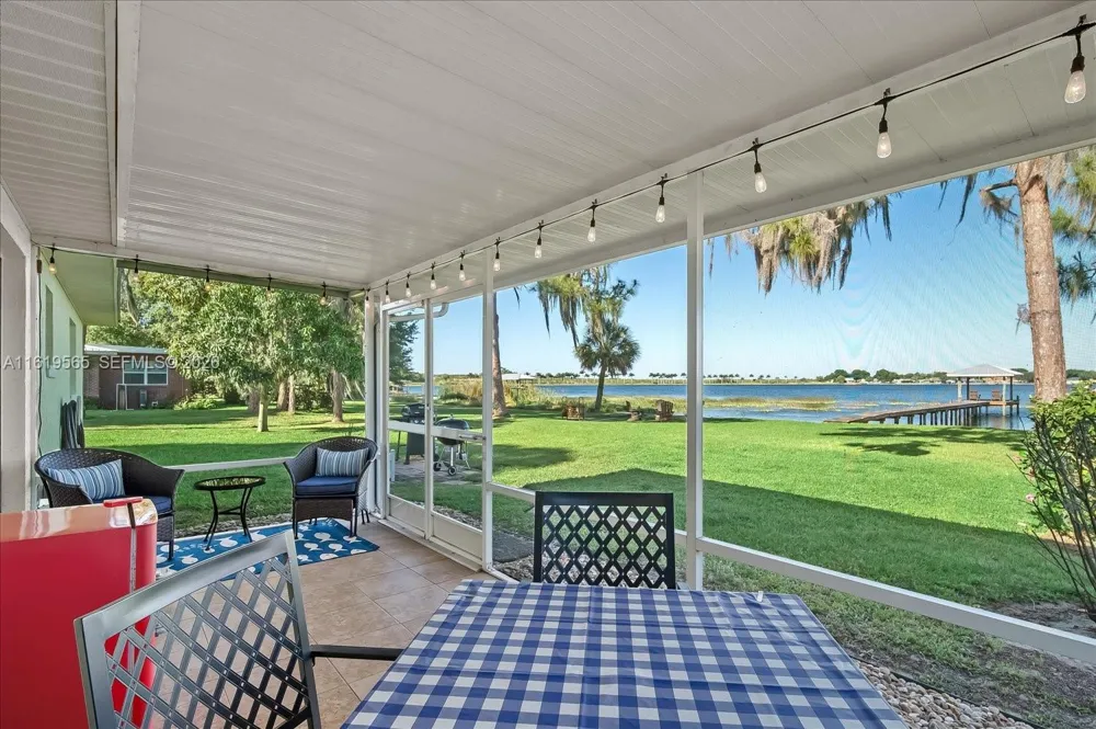 924 Lake Dr E Lake Placid, FL 33852