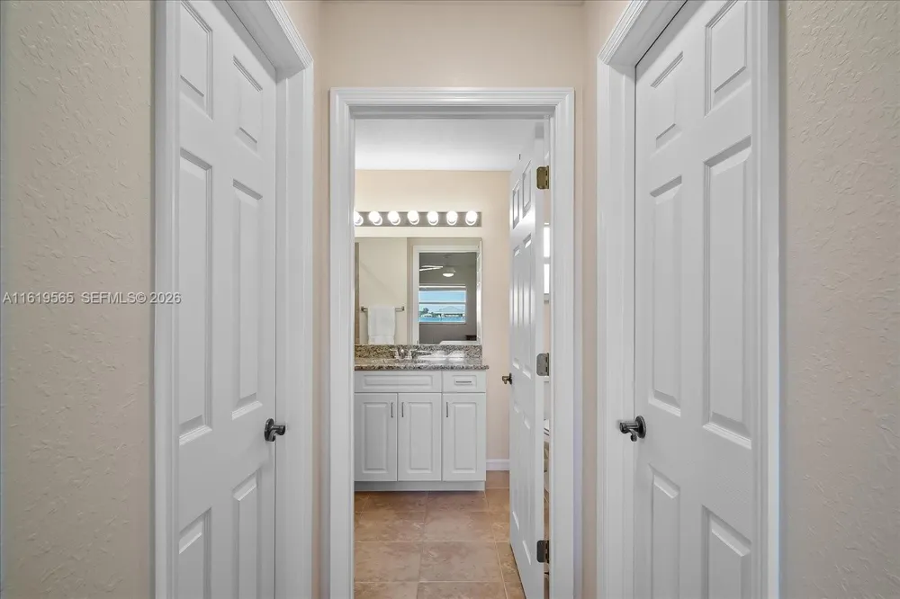 924 Lake Dr E Lake Placid, FL 33852