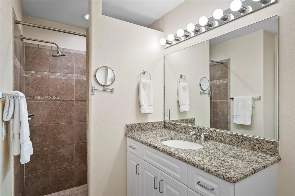924 Lake Dr E Lake Placid, FL 33852
