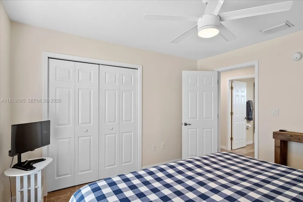 924 Lake Dr E Lake Placid, FL 33852