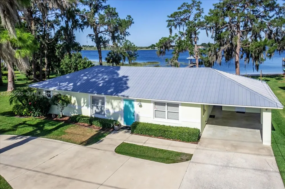 924 Lake Dr E Lake Placid, FL 33852