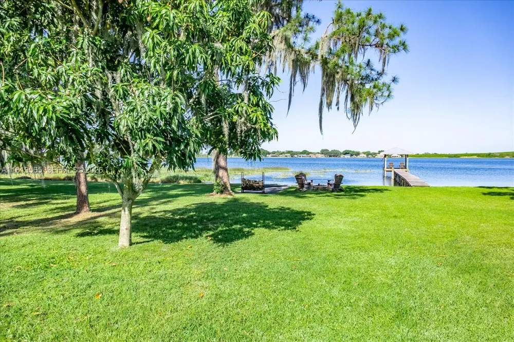 924 Lake Dr E Lake Placid, FL 33852